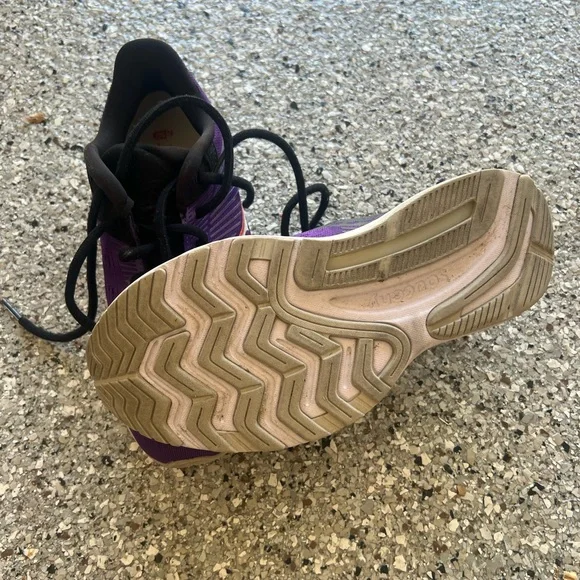 Saucony running shoes - Picture 4 of 4